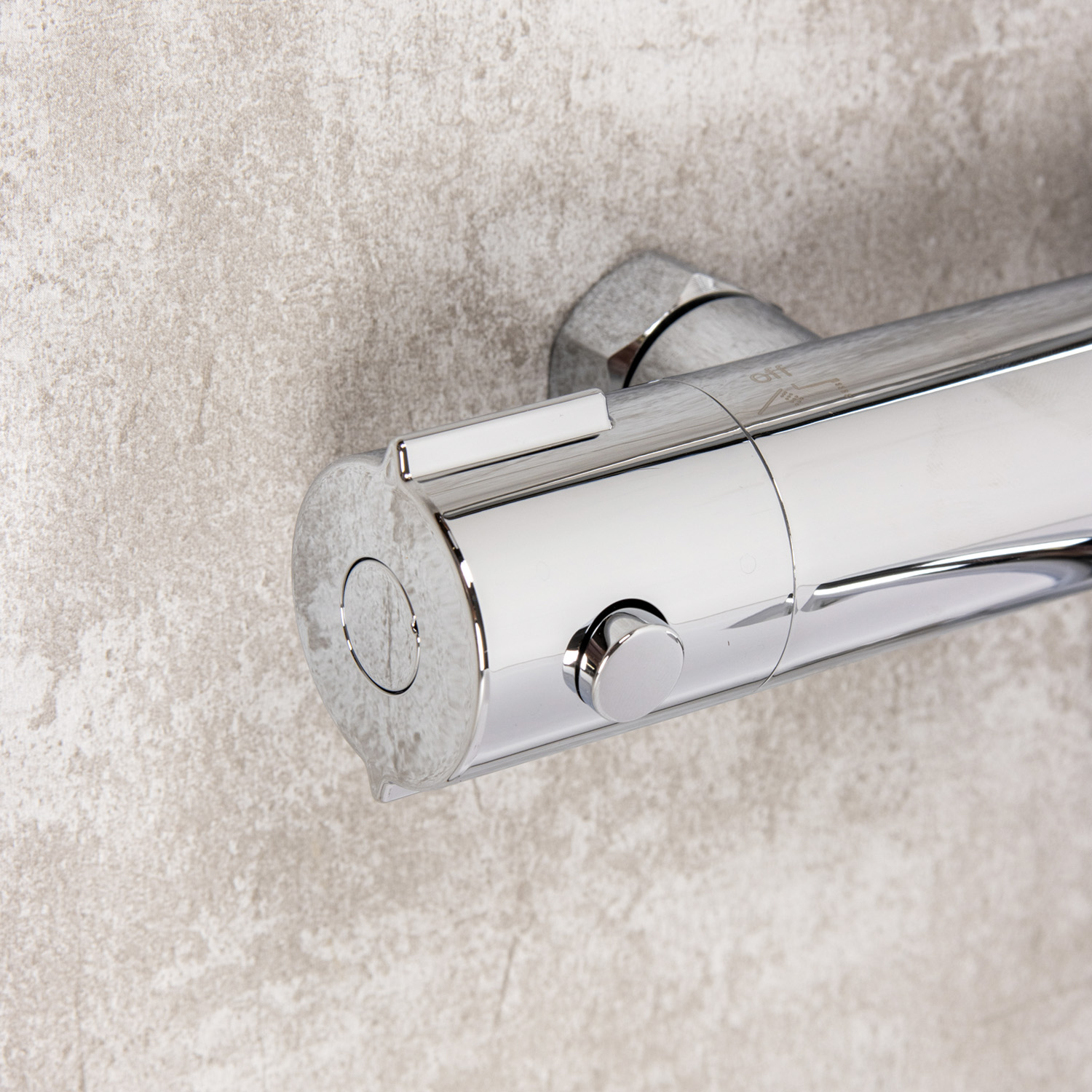 Смеситель д/ванны термостатич. со стойкой для душа + ручной и тропич. душ Milardo ILSSBTHM06 *1/3