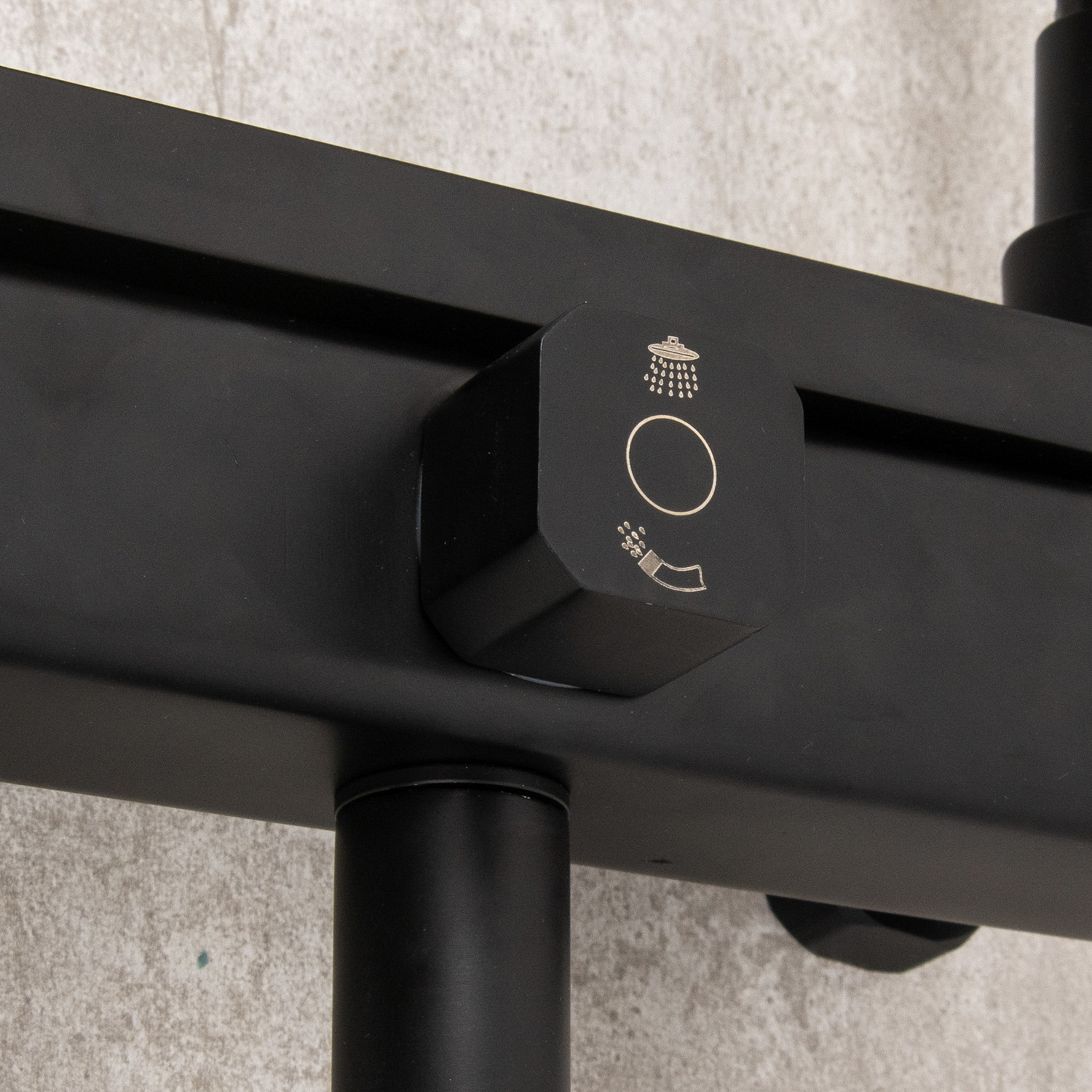 Смеситель д/ванны со стойкой для душа + ручной и тропический душ Fmark FS8745-22H черный *1