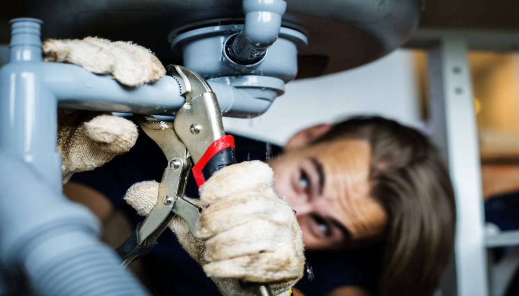 man-fixing-kitchen-sink (1).jpg man-fixing-kitchen-sink (1).jpg