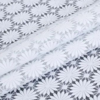Клеёнка без основы ажурная "Ромашки" белая шир.1,37м GW-21104 "Great Way" *20