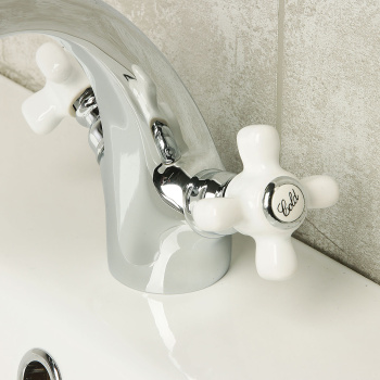 Смеситель для умывальника Hans Fetter HF2801, короткий излив, двухвентильный