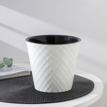 Кашпо пластм. "Manhattan"  3,3л d верха 190мм h177мм со вставкой Бел. жасмин IG670210048 *1/9