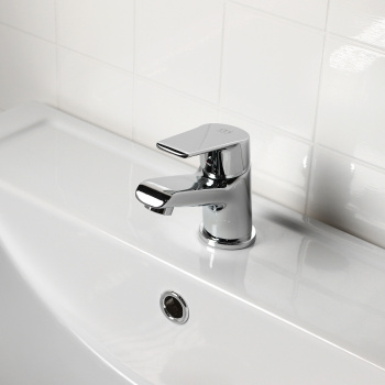 Смеситель для умывальника Milardo Nelson, короткий излив, рычажный