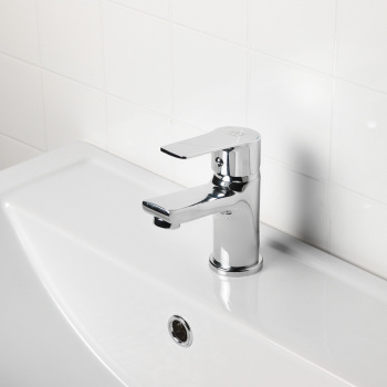 Смеситель для умывальника Milardo Helic HELSB00M01, короткий излив, рычажный