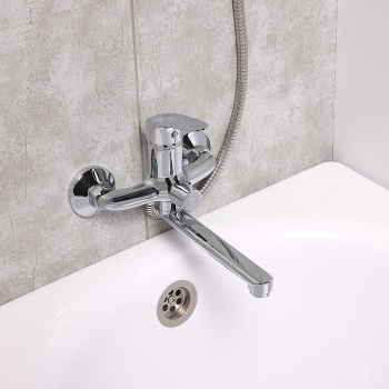 Смеситель для ванны Milardo Simp SIMSB02M02, длинный излив, однорычажный, с лейкой Смеситель для ванны Milardo Simp SIMSB02M02, длинный излив, однорычажный, с лейкой